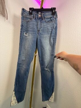 Hollister Light Blue Distressed Ankle Jeans with Lace Trim SIZE 3
